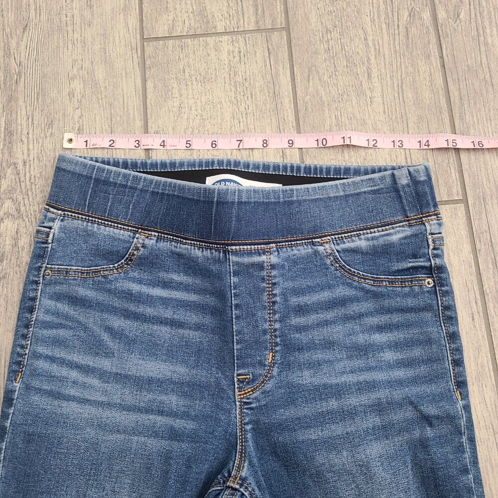 Old Navy Women's Skinny Jeans in Medium Blue Wash - Picture 6 of 11
